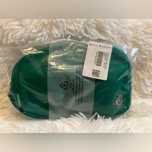 NEW Emerald Ice lululemon Everywhere Belt Bag